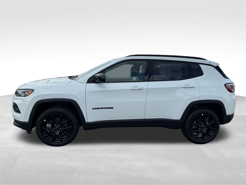 New 2026 Bright White Clearcoat Jeep Latitude image 2