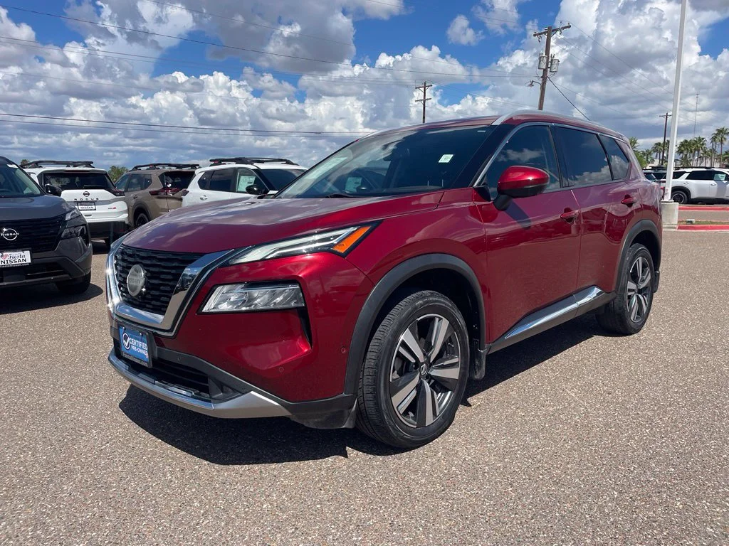 Used 2021 Red Nissan Platinum image 3