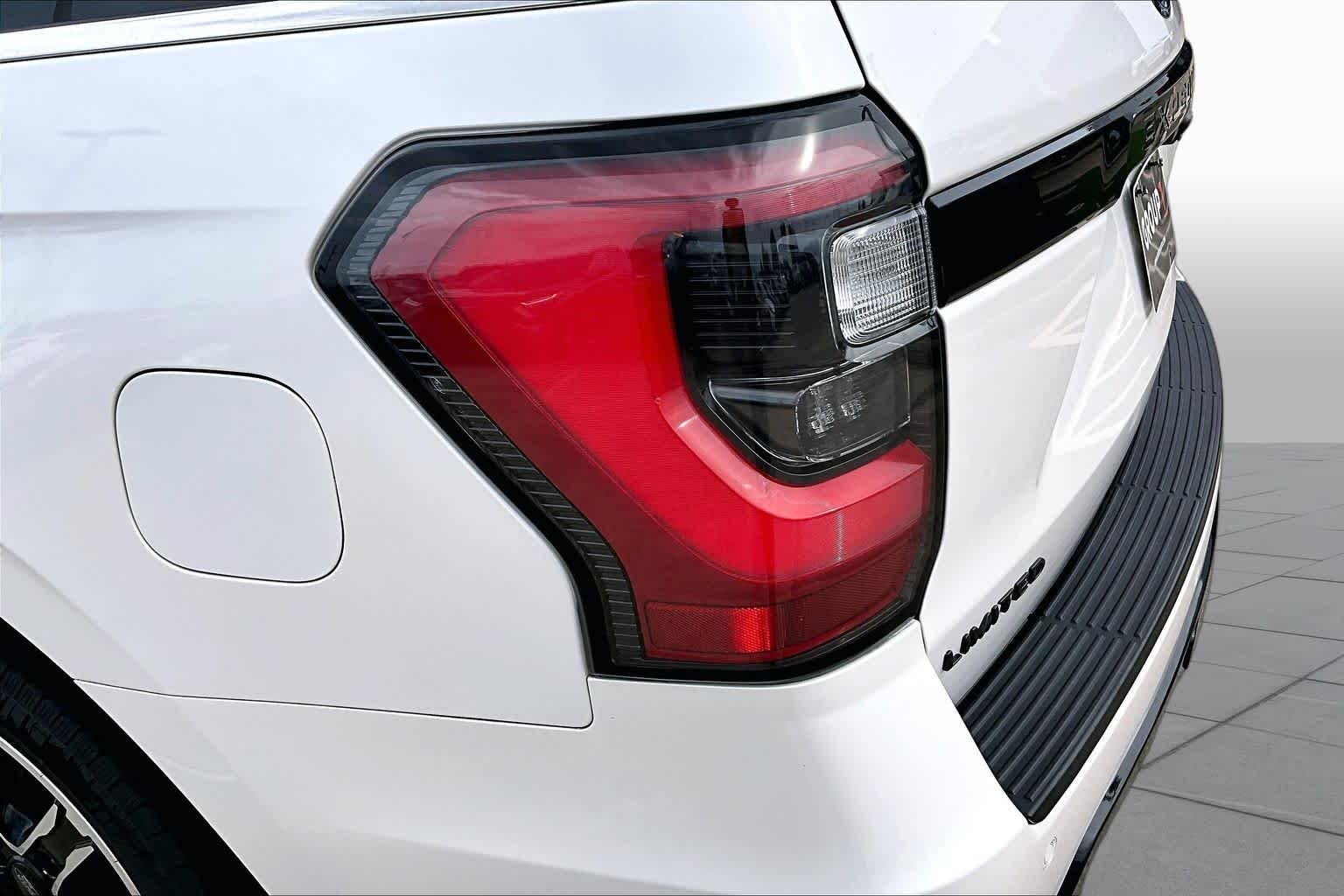 Used 2019 White Platinum Metallic Tri-Coat Ford Limited image 29