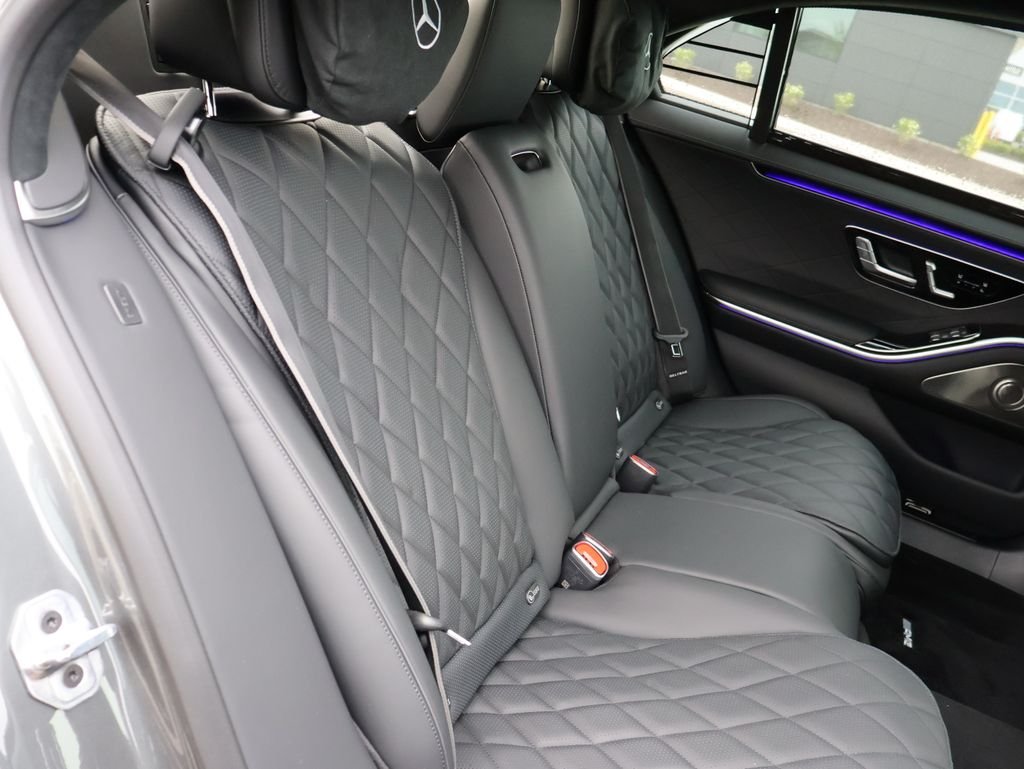 New 2026 MANUFAKTUR Graphite Metallic Mercedes-Benz S 580 image 16