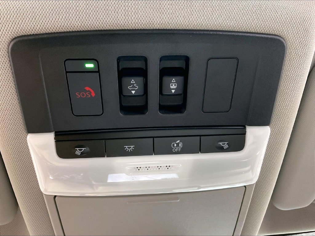 Used 2023 Red Nissan SL image 27