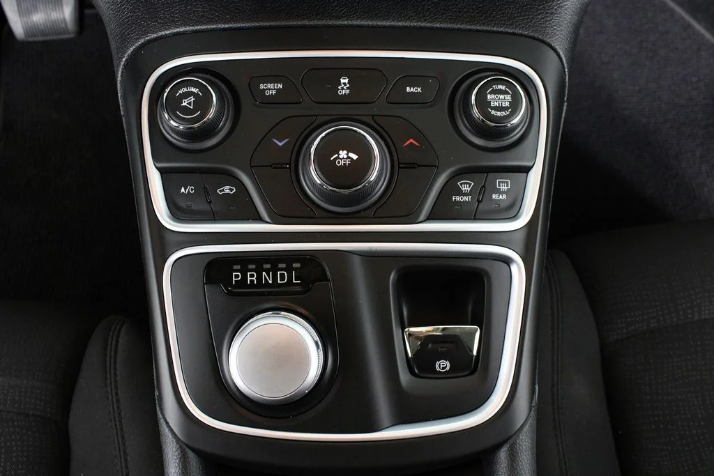 Used 2016 Gray Chrysler Limited image 27
