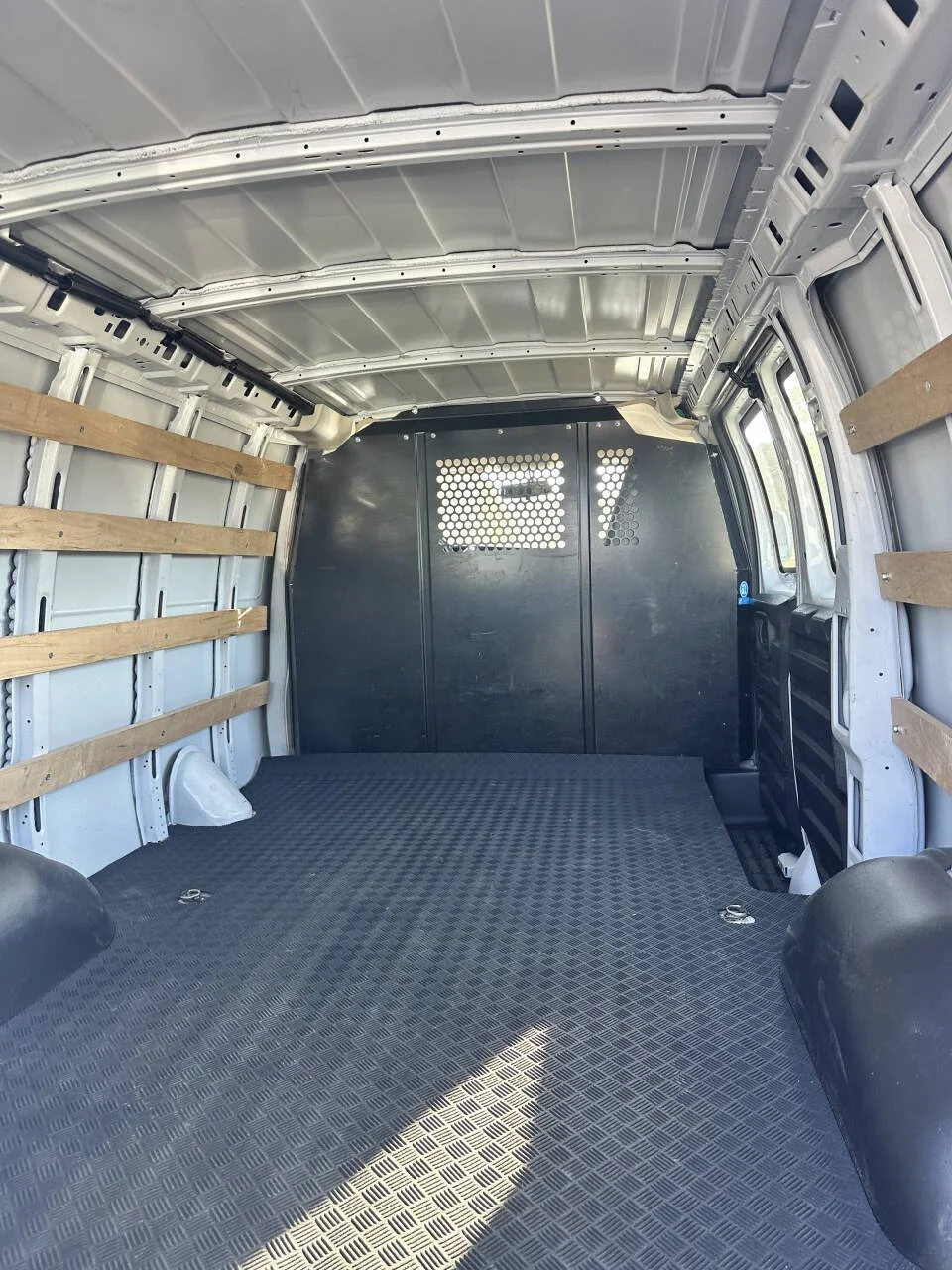 Used 2023 White Chevrolet 2500 3dr Cargo Van image 7