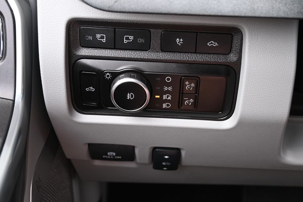 Used 2024 White Metallic Ford Limited image 36