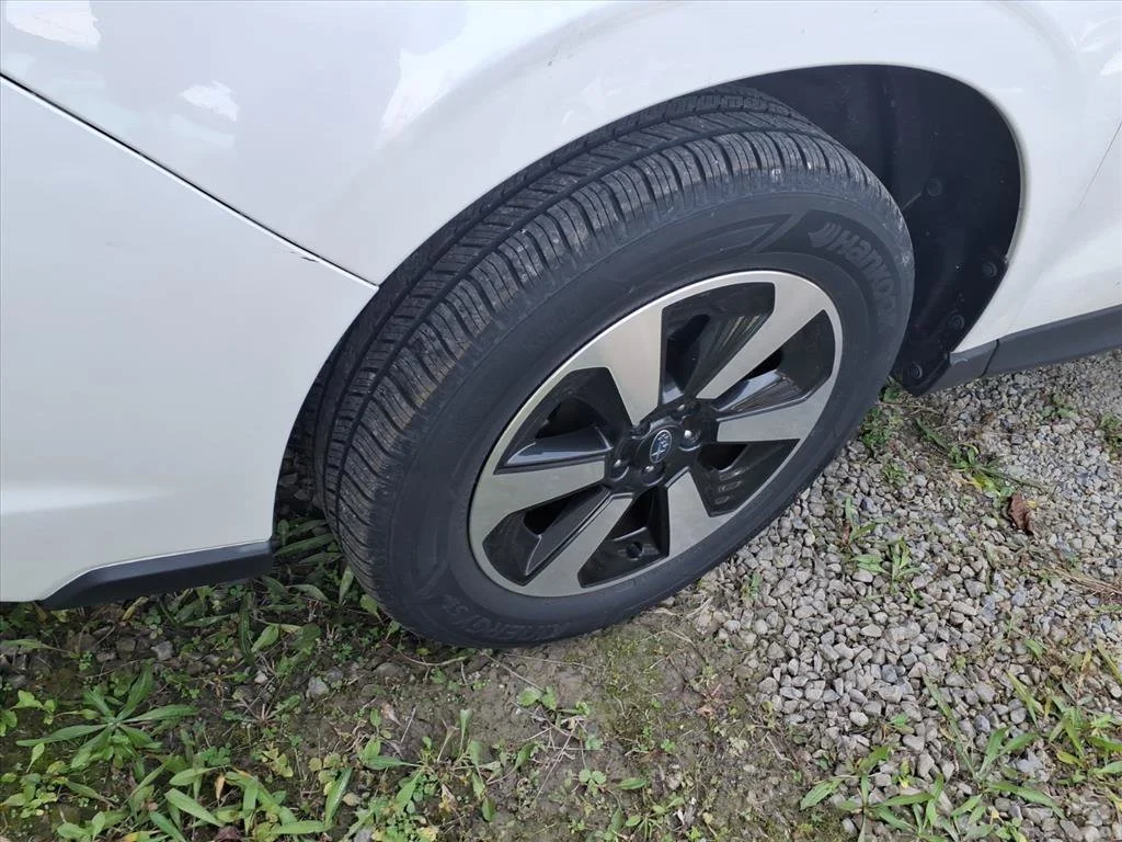 Used 2017 White Subaru 2.5i Limited image 4