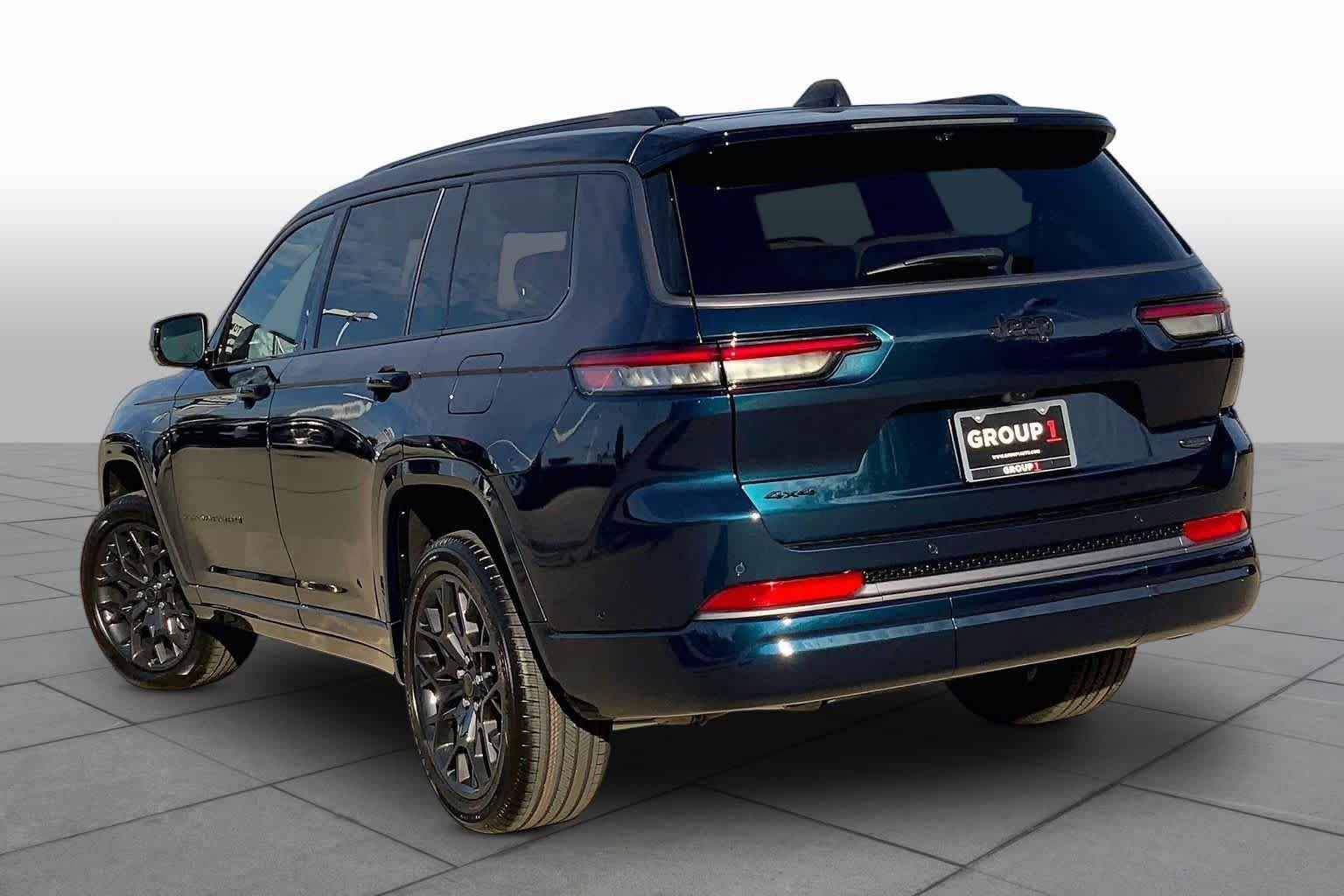 New 2027 Fathom Blue Pearl-Coat Paint Jeep Summit image 12