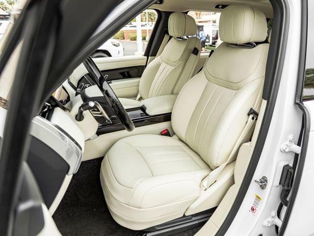 New 2026 Ostuni Pearl White LAND ROVER SE 7 Seats image 15