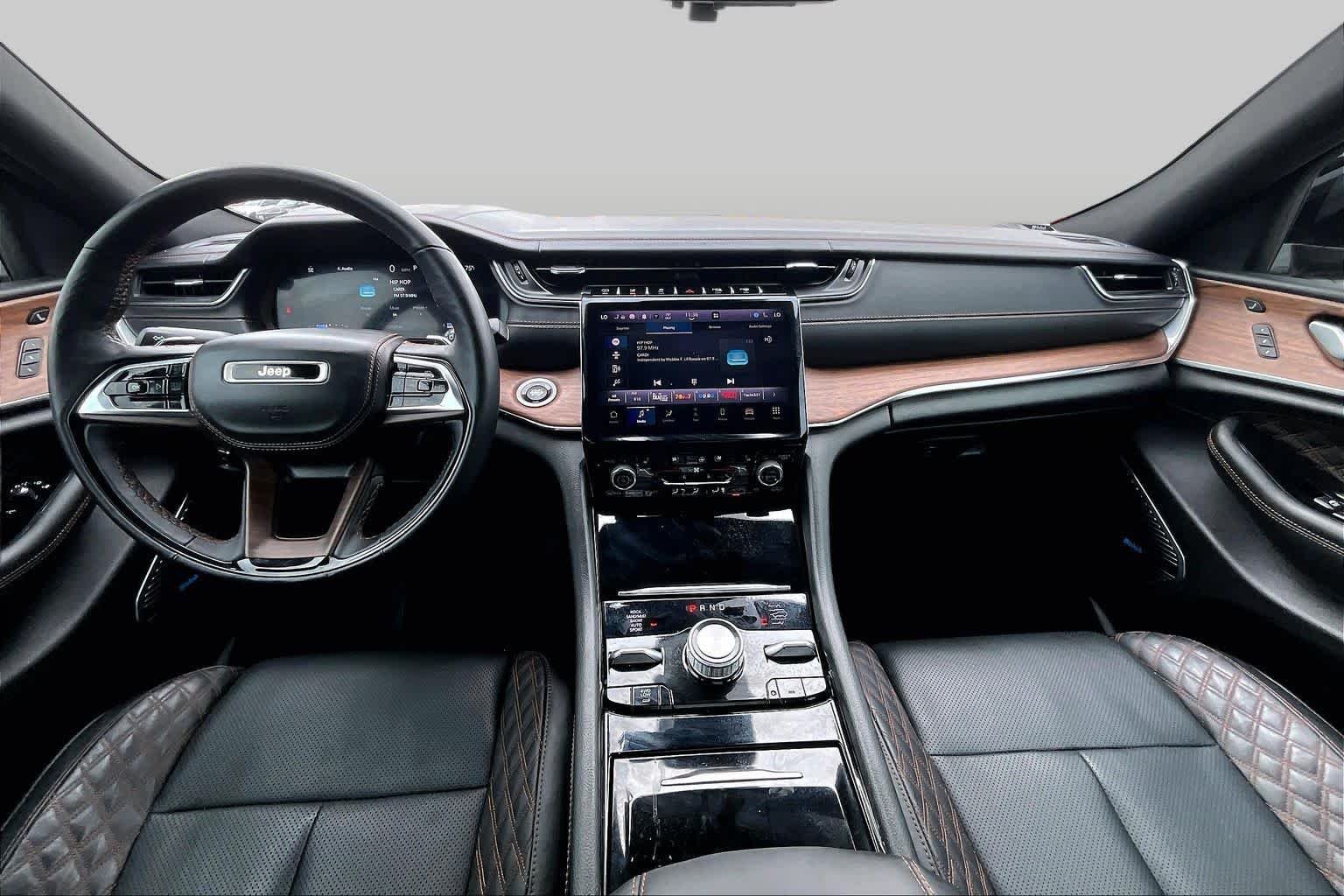 Used 2023 Diamond Black Crystal Pearlcoat Jeep Summit image 16