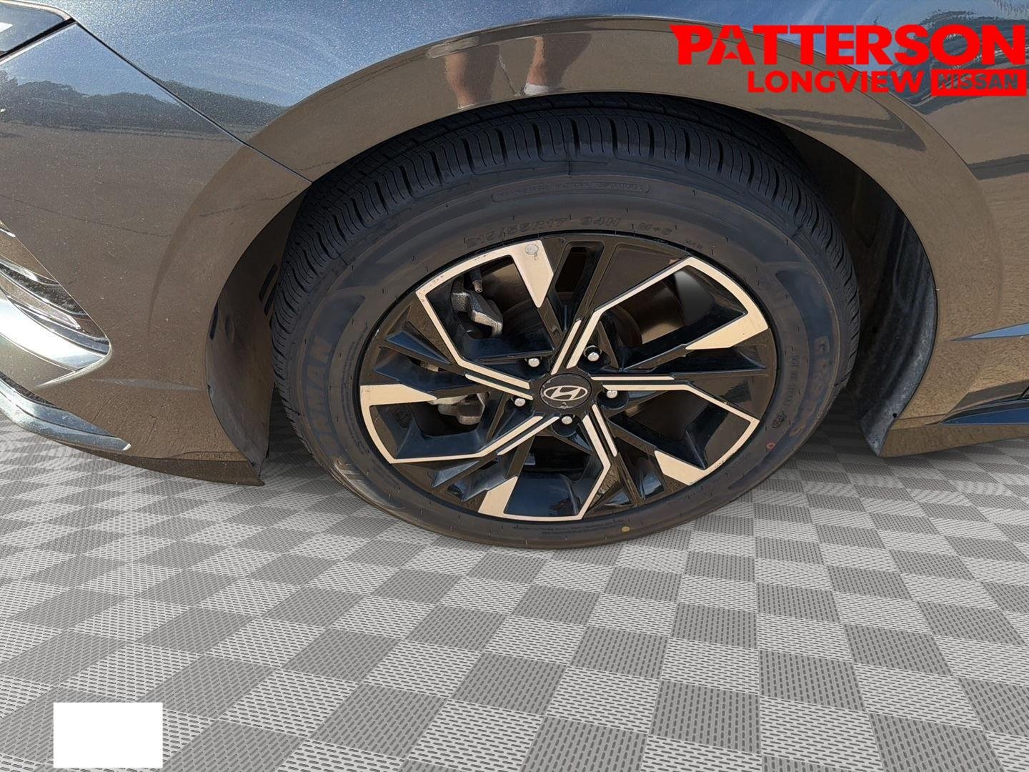 Used 2025 Portofino Gray Hyundai SEL image 22