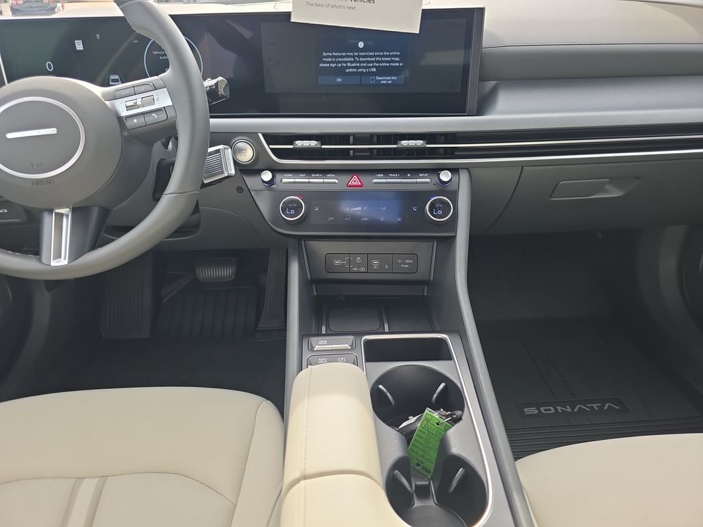 Used 2025 Aero Silver Hyundai SEL Convenience image 15