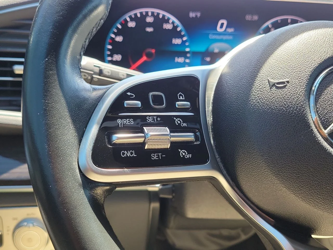 Used 2020 Gray Mercedes-Benz GLE 350 image 33