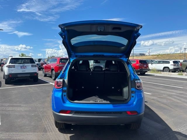 New 2026 Hydro Blue Pearlcoat Jeep Latitude image 21