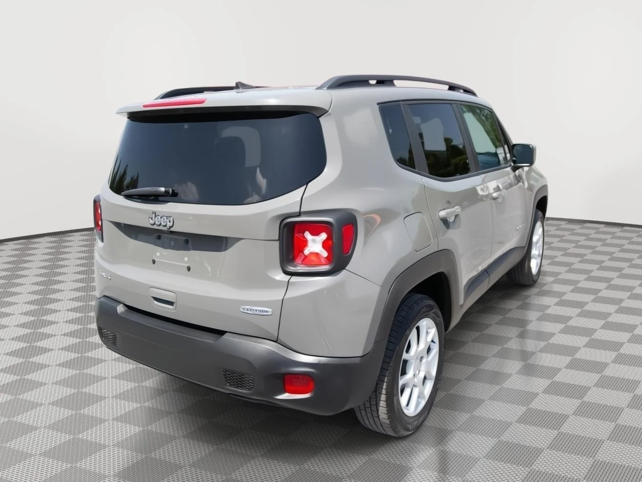 Used 2021 Graphite Gray Jeep Latitude image 5