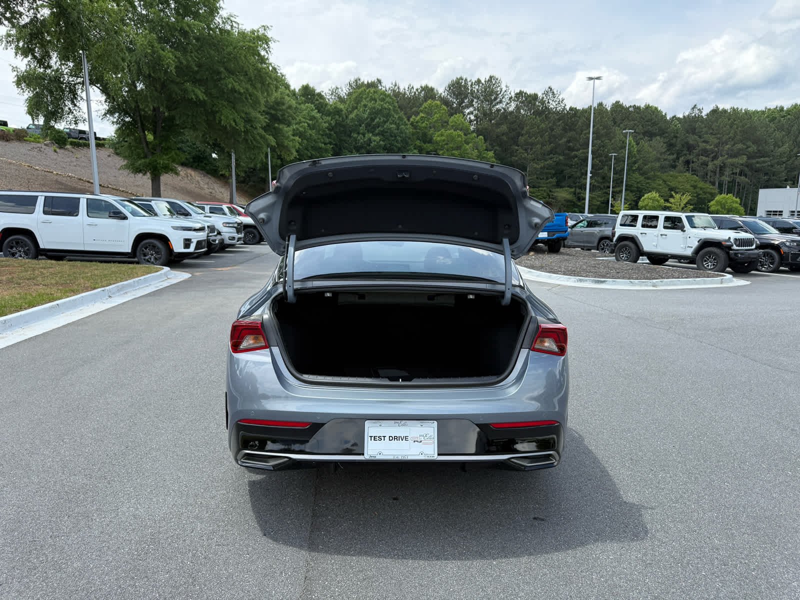 Used 2023 Everlasting Silver Kia EX image 27