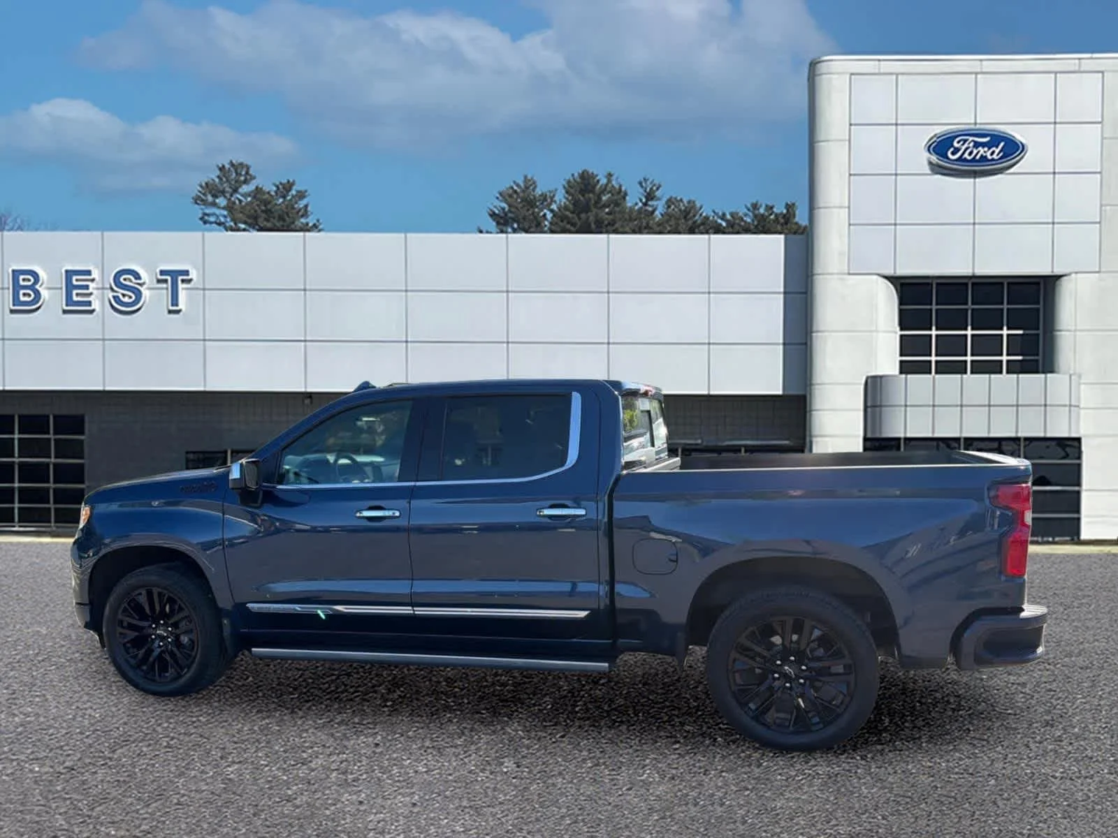 Used 2023 Northsky Blue Metallic Chevrolet High Country image 8