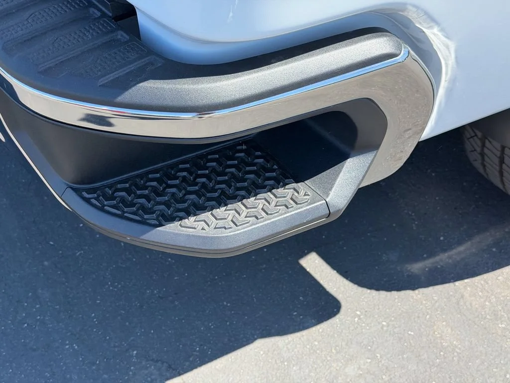 New 2026 Summit White GMC Pro image 10