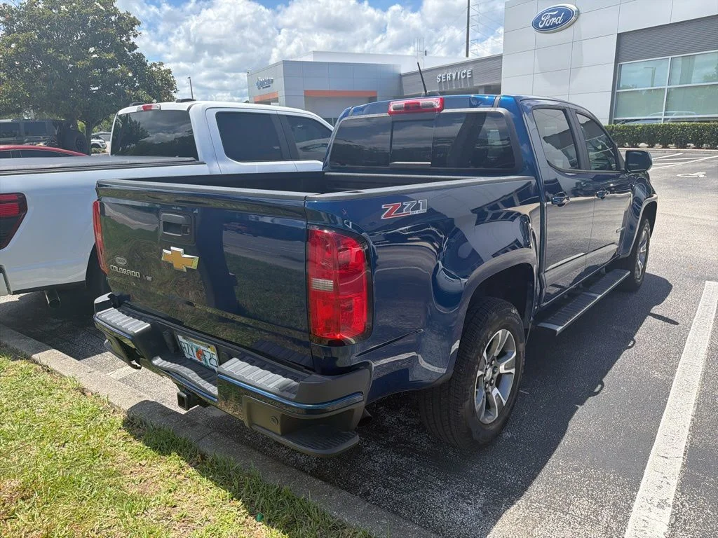 Used 2019 Blue Chevrolet Z71 image 4