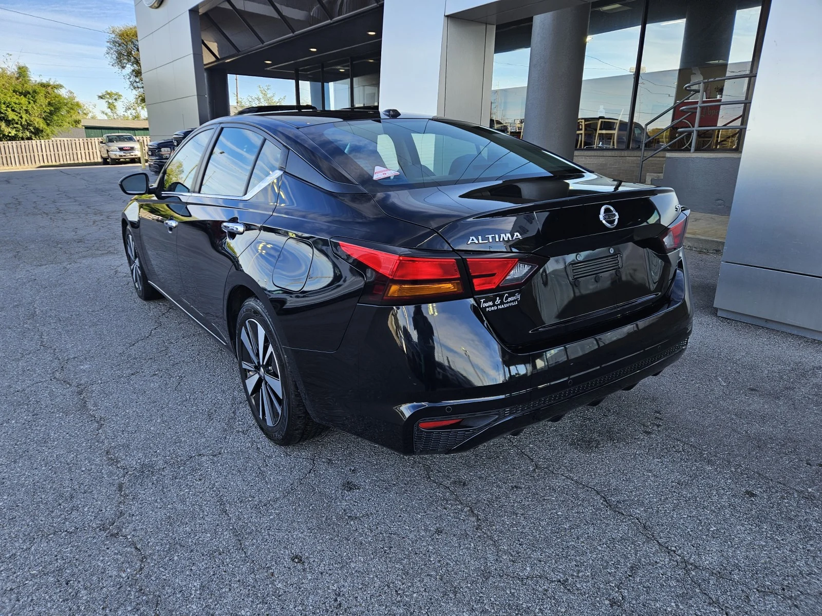 Used 2022 Super Black Nissan 2.5 SV FWD image 4