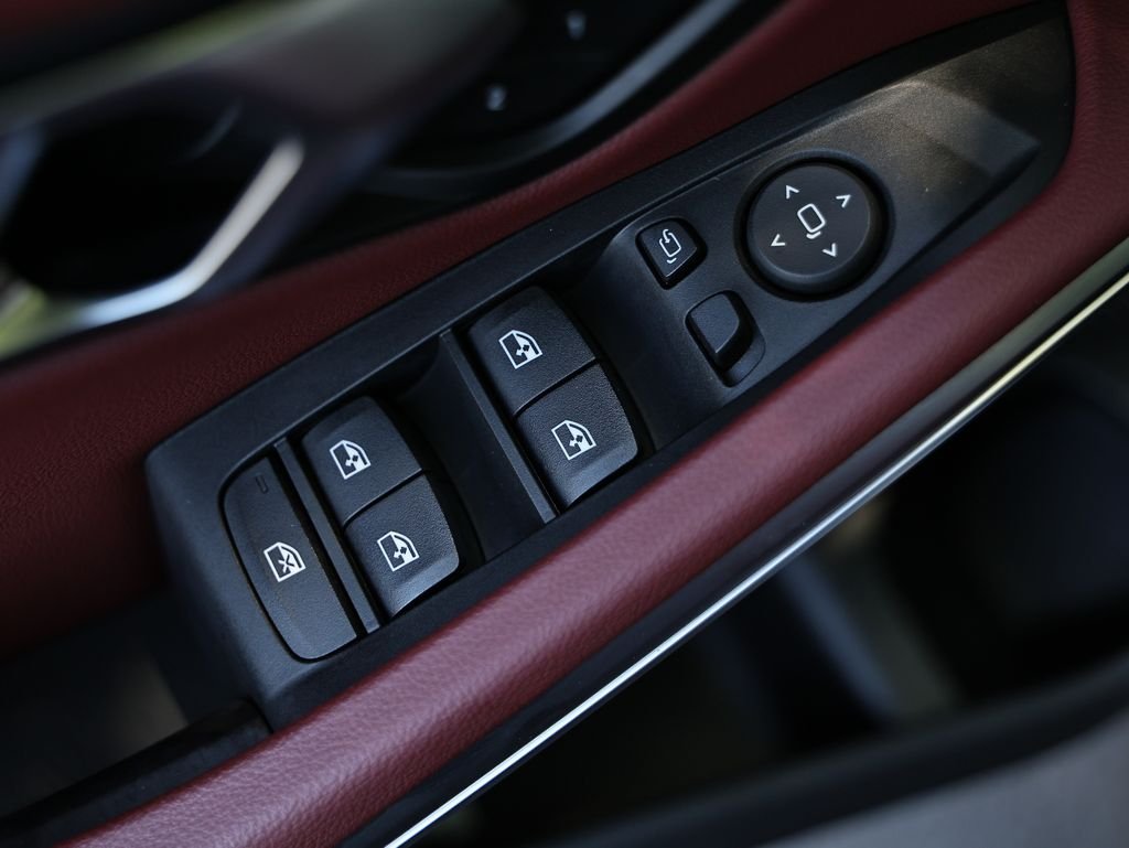 2024 BMW 3 Series 330i - Photo 17