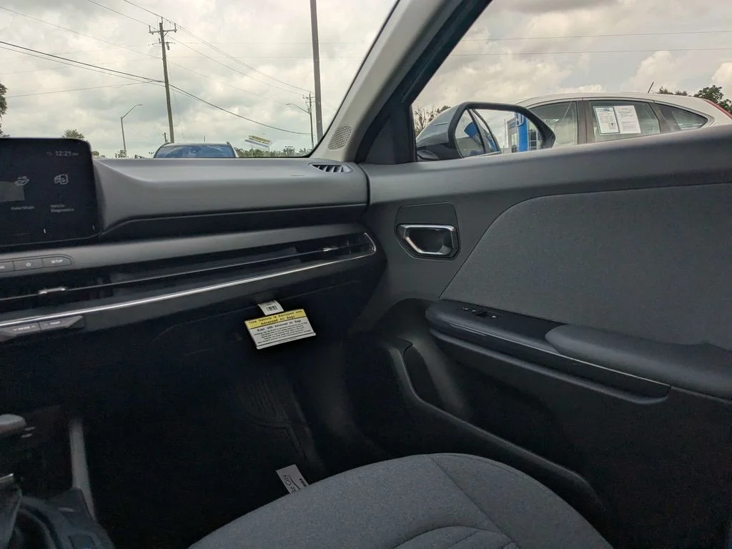 Used 2025  Kia EX image 15