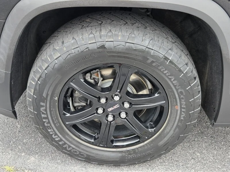 Used 2022 Ebony Twilight Metallic GMC AWD 4DR AT4 image 18