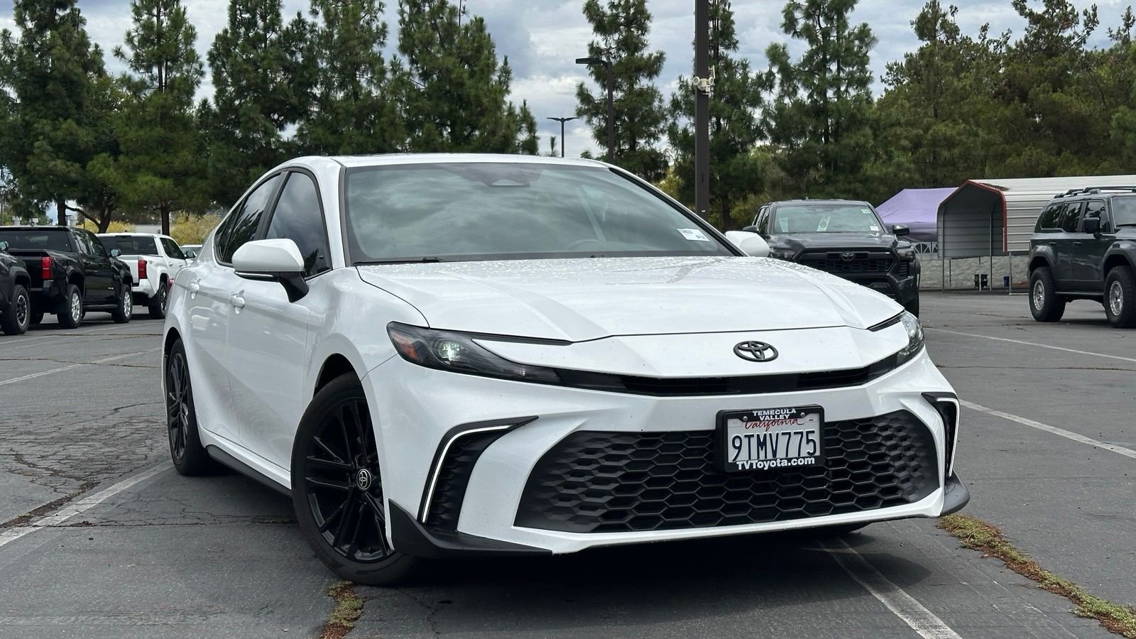 Certified Used 2025 Ice Toyota SE image 1