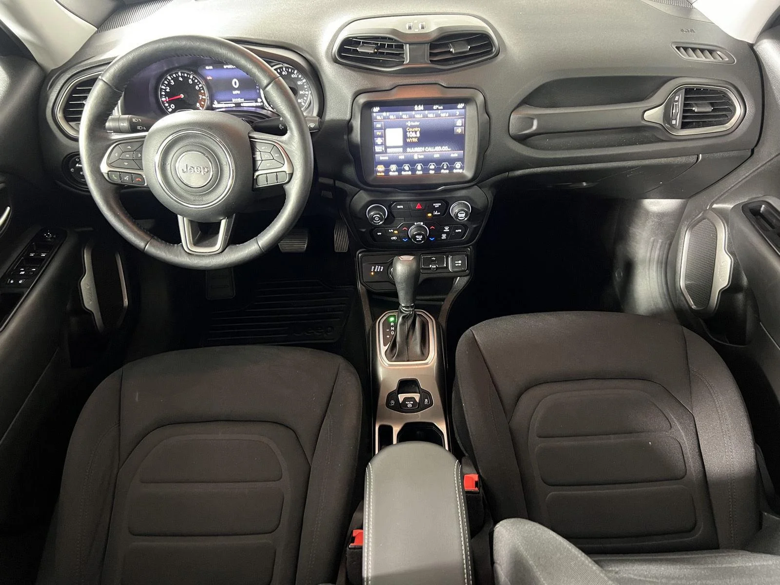 Used 2022 Black Clearcoat Jeep Latitude image 19