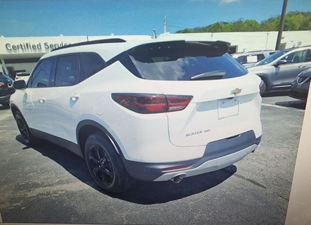 Used 2023 White Chevrolet LT image 2