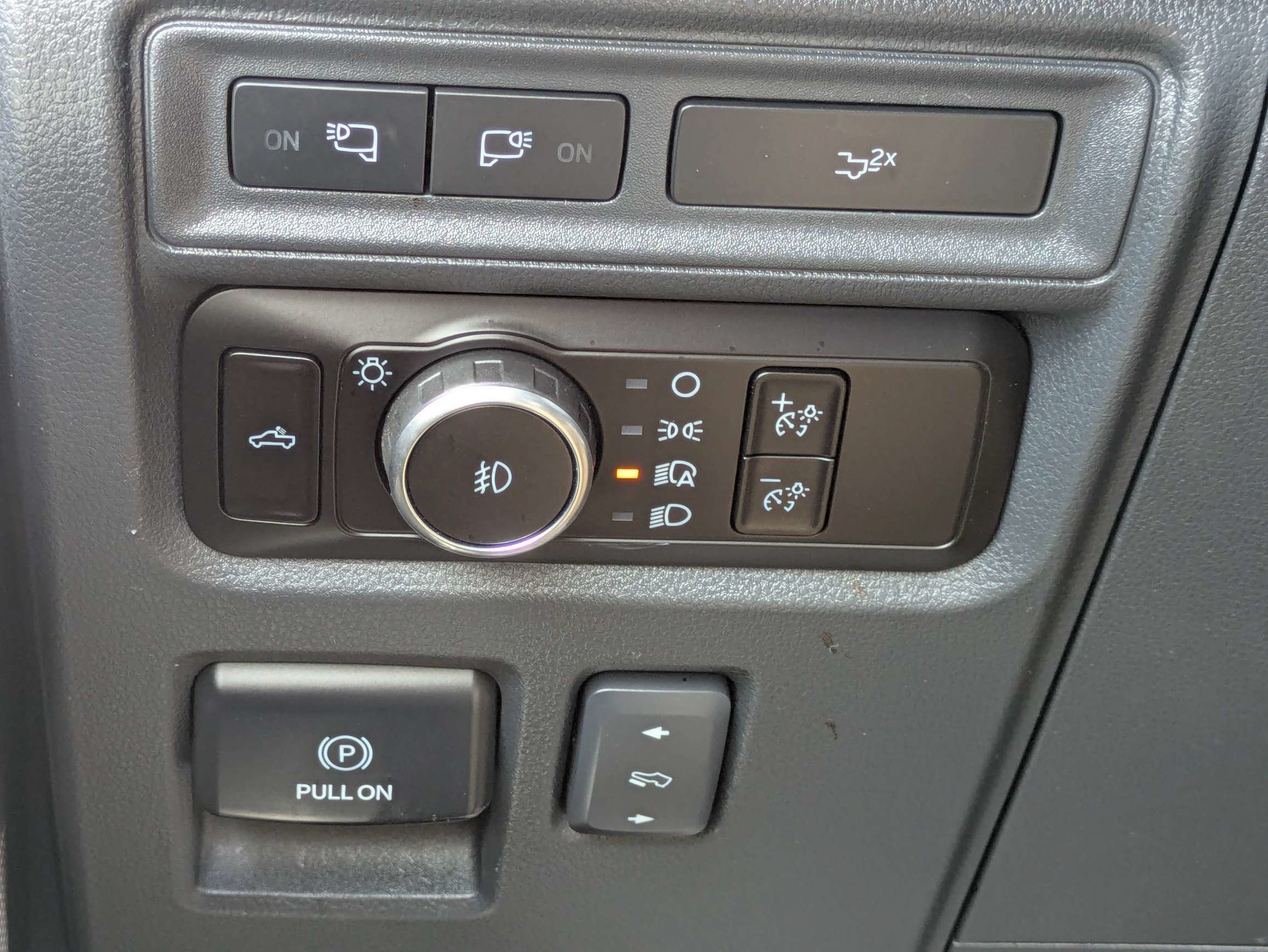 Used 2023 Silver Metallic Ford LARIAT image 29