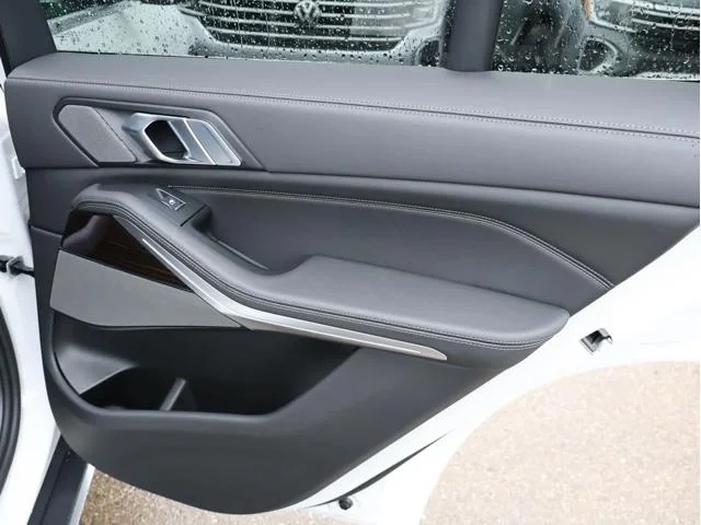 New 2026 Mineral White Metallic BMW xDrive40i image 15