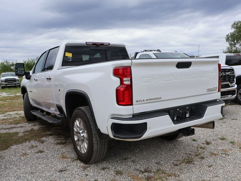 Used 2022 White Chevrolet High Country image 23