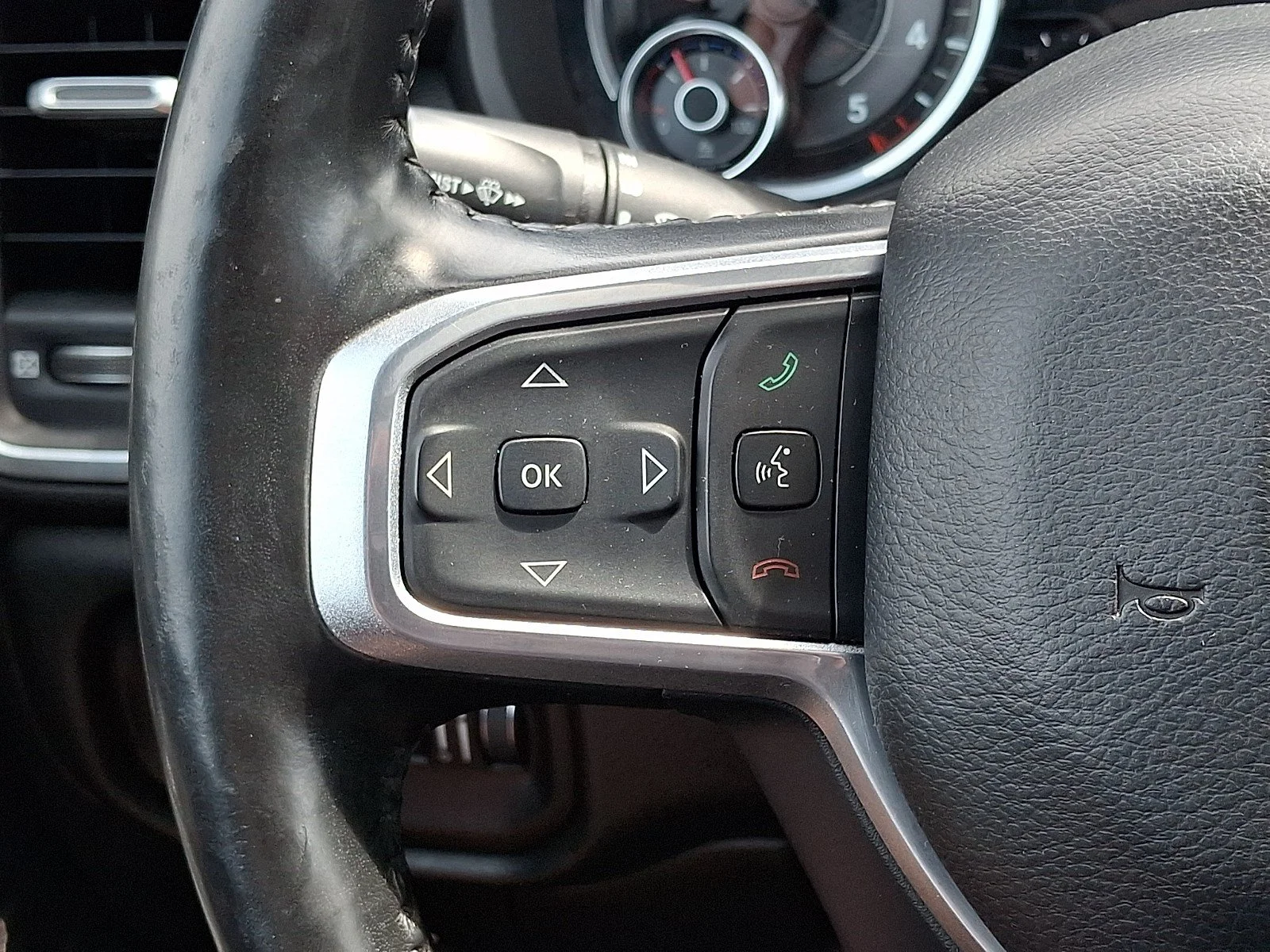Used 2021 Diamond Black Crystal Pearlcoat Ram Laramie image 23