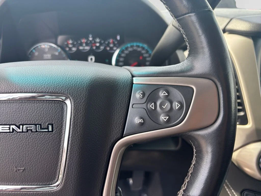 Used 2020 White GMC Denali image 27