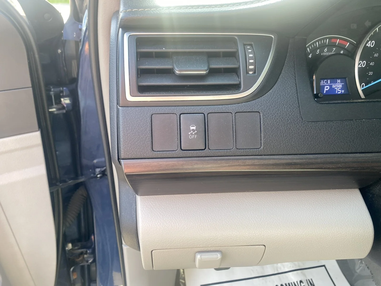 Used 2015 Blue Toyota LE image 11