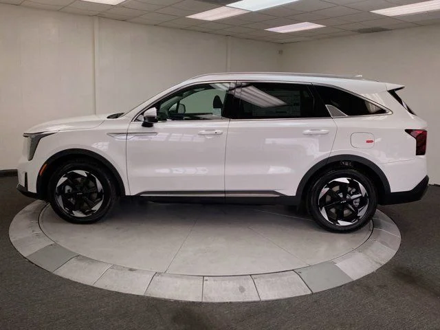 New 2026 Snow White Pearl Kia EX image 2