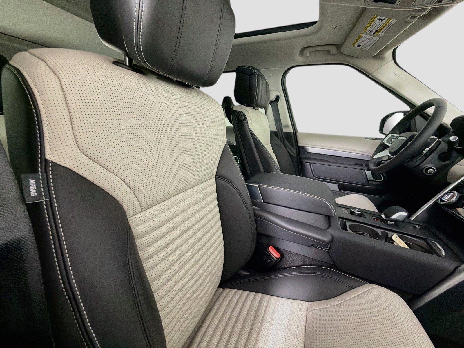 New 2026 Santorini Black Land Rover Dynamic SE image 29