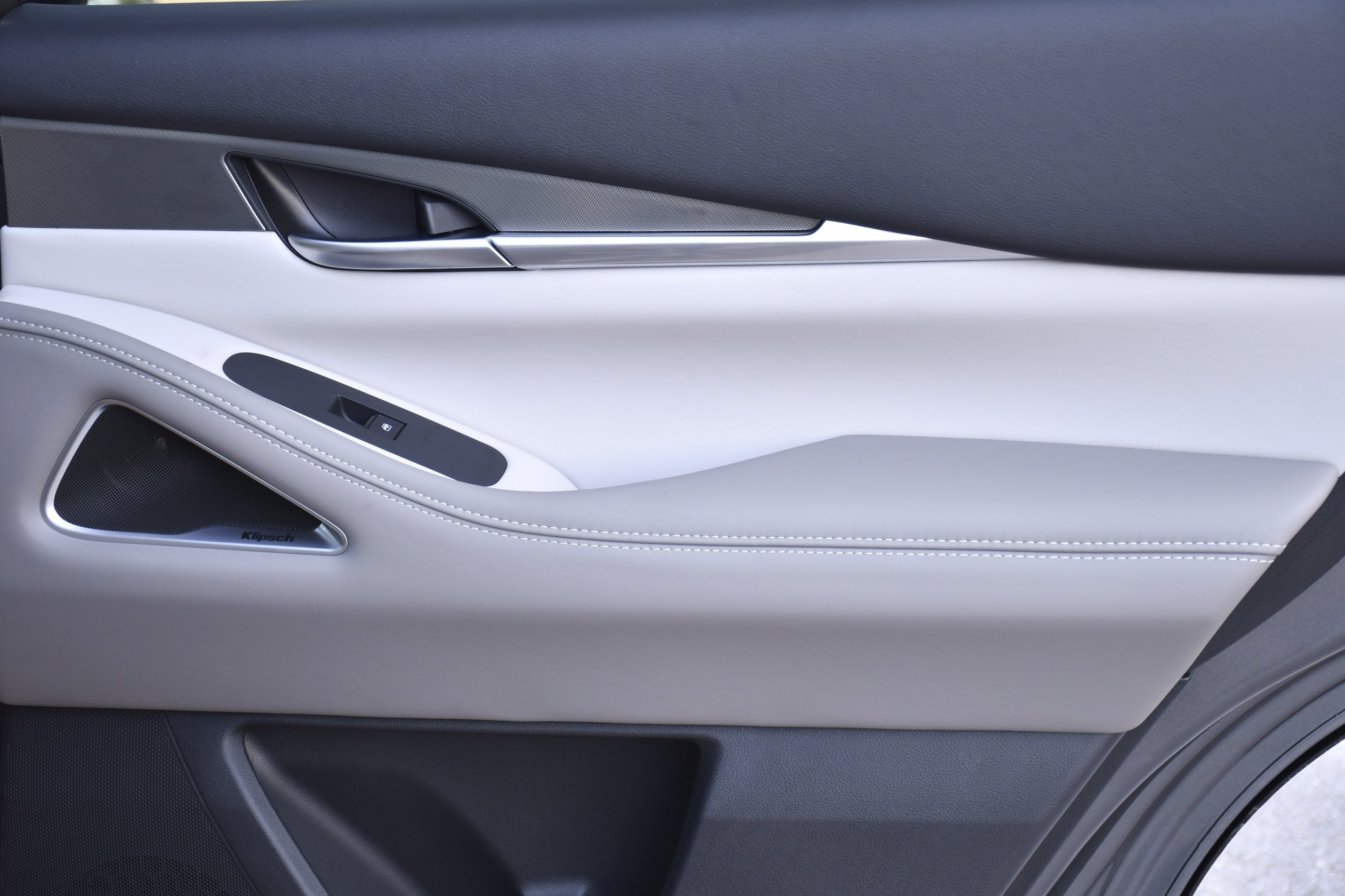 New 2027 HARBOR GRAY INFINITI Luxe AWD image 23