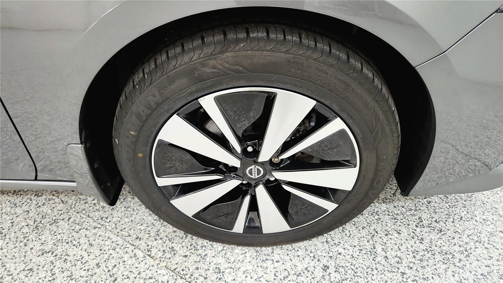 Used 2022 Gun Metallic Nissan 2.5 SV image 13
