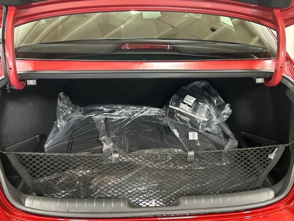 Used 2025 Red Hyundai SEL Sport image 26