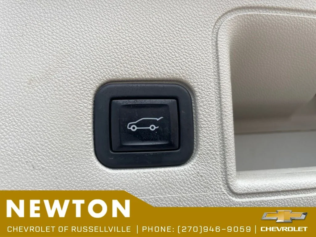 Used 2022 White Frost GMC Denali image 35