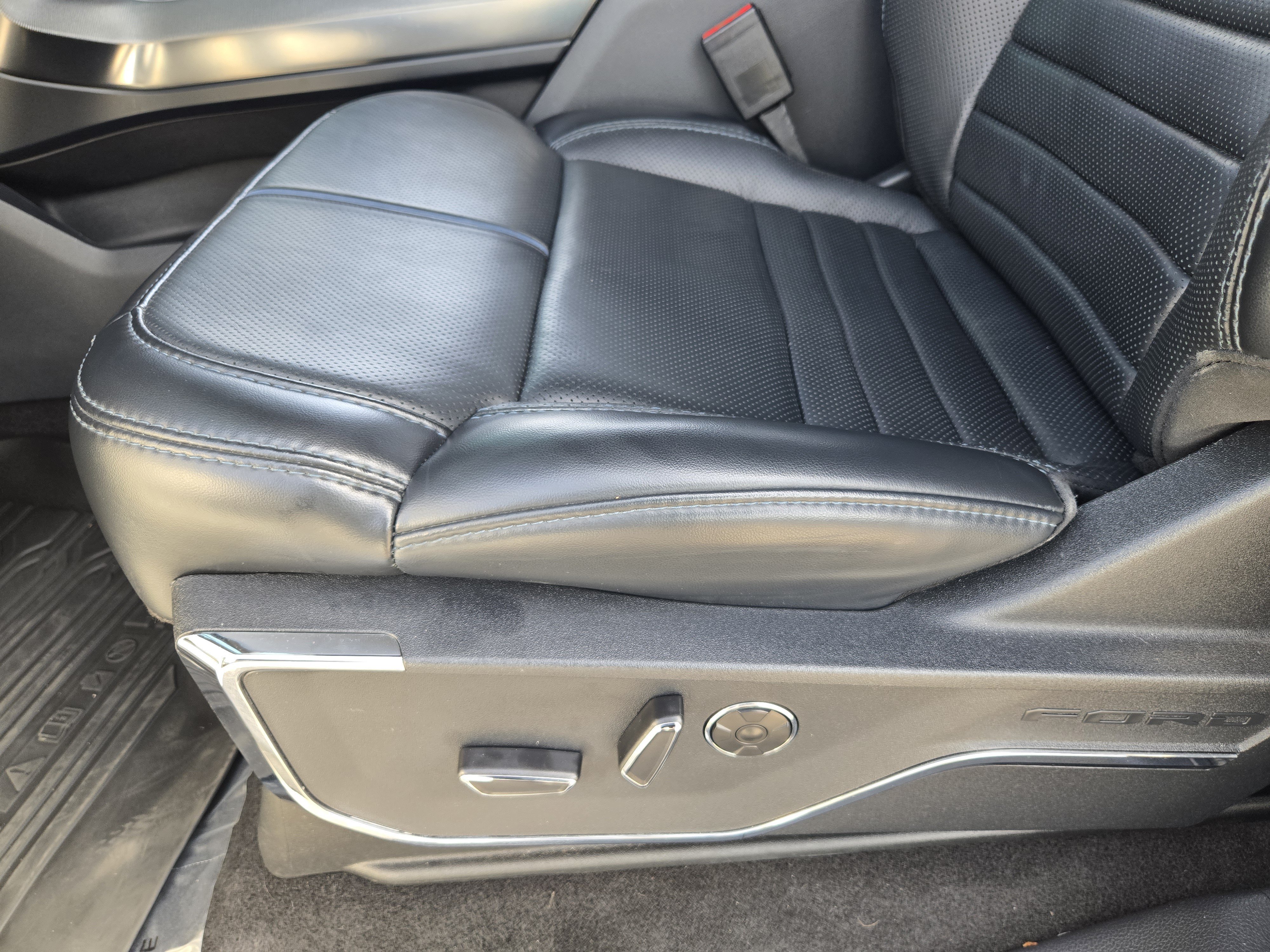 Used 2024 White Metallic Ford Platinum image 20