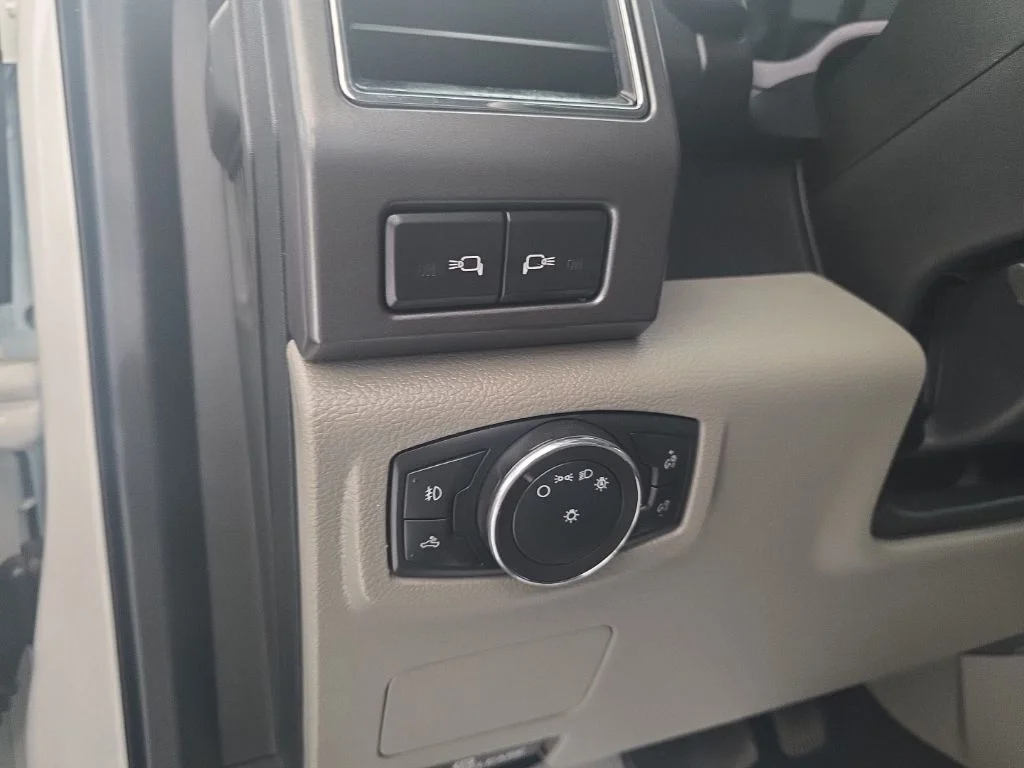 Used 2021 Oxford White Ford XLT image 18