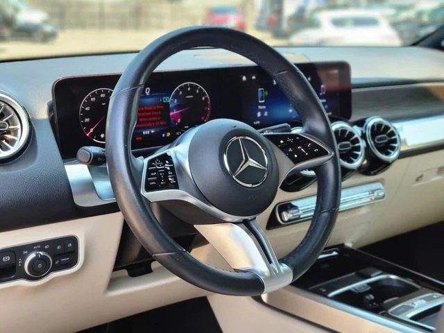 Used 2024 Blue Mercedes-Benz GLB 250 image 20
