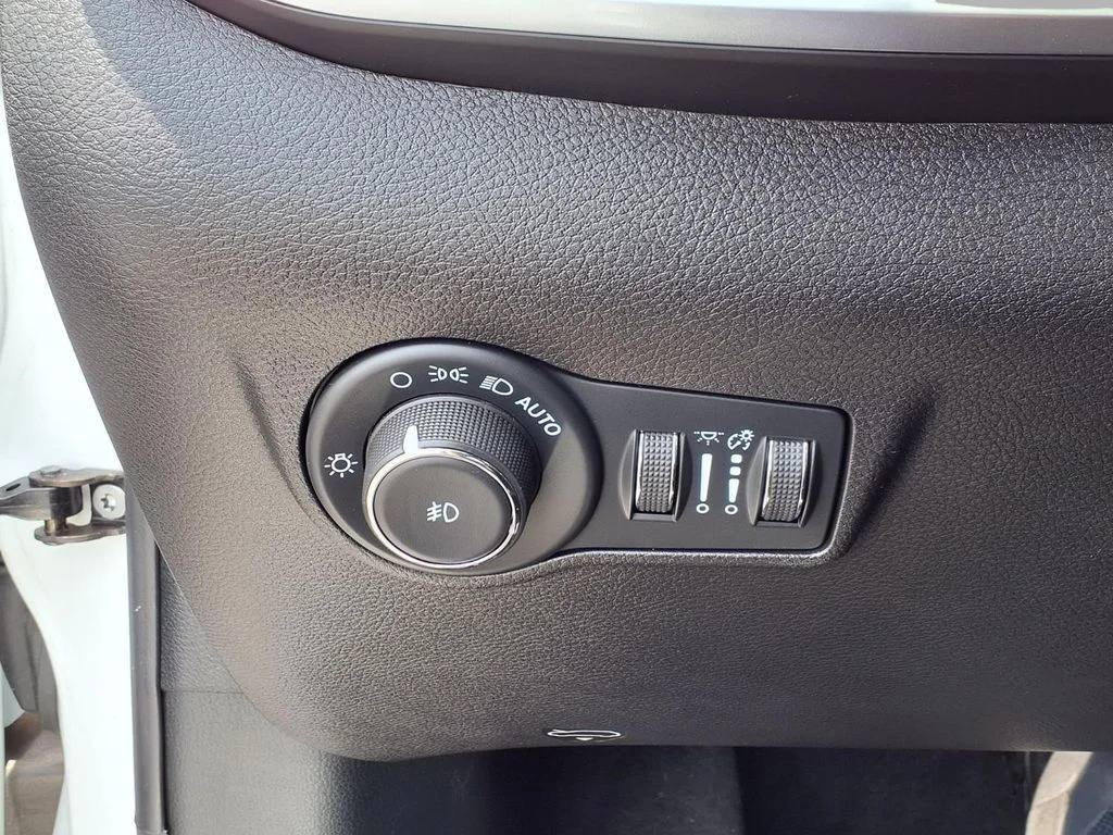 Used 2025 White Jeep Limited image 17