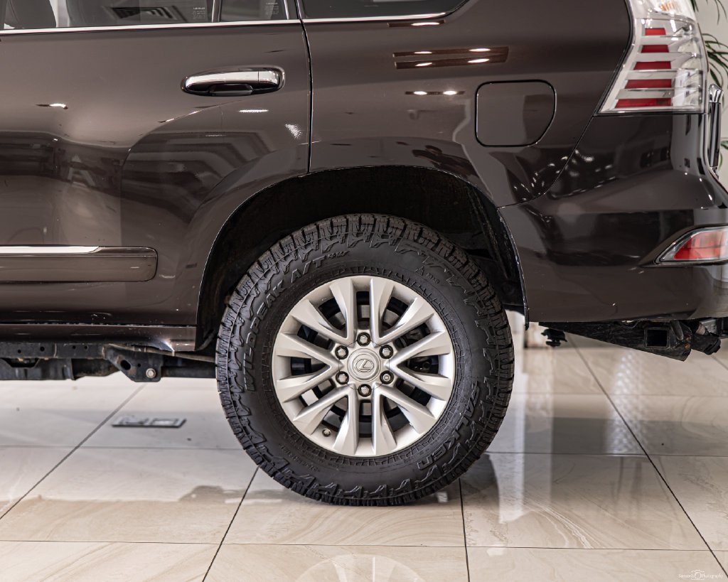 Used 2018 Red Lexus 460 image 7
