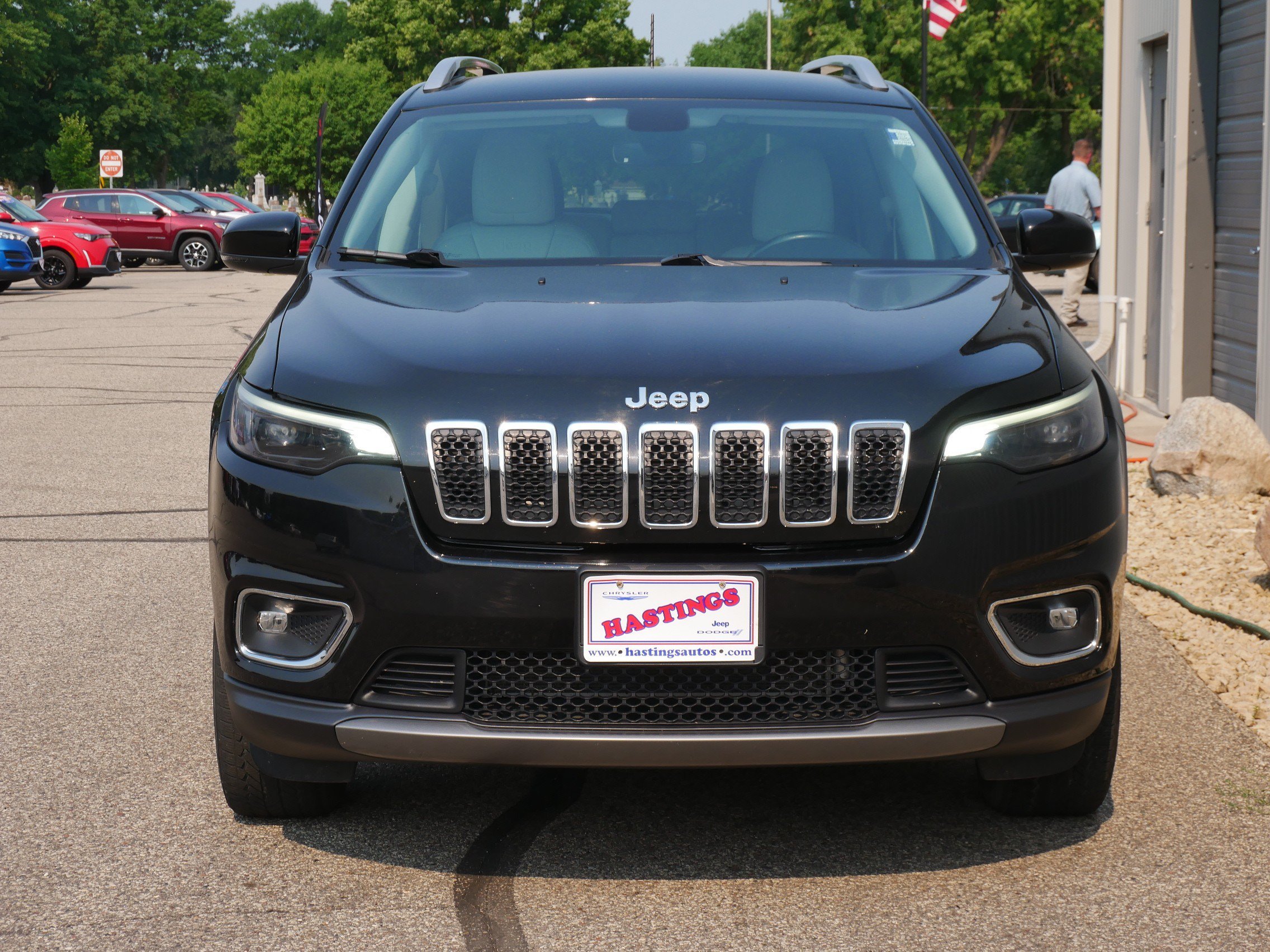 Used 2020 Diamond Black Crystal Pearlcoat Jeep Limited image 8
