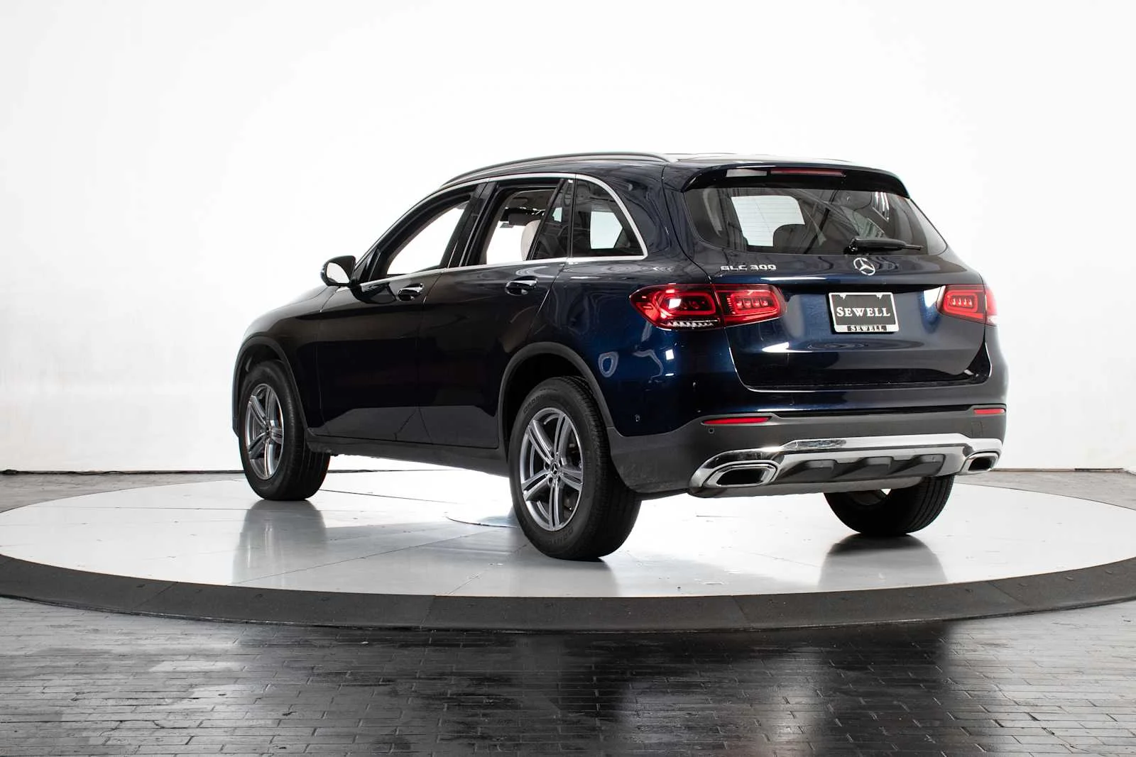 Used 2022 Lunar Blue Metallic Mercedes-Benz GLC 300 image 4