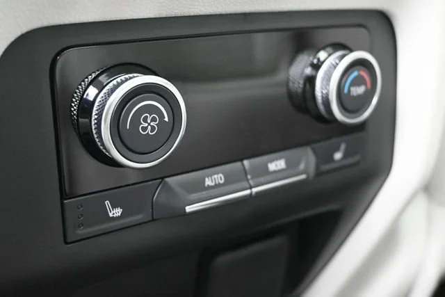 Used 2025 White Frost Tricoat Buick Avenir image 23