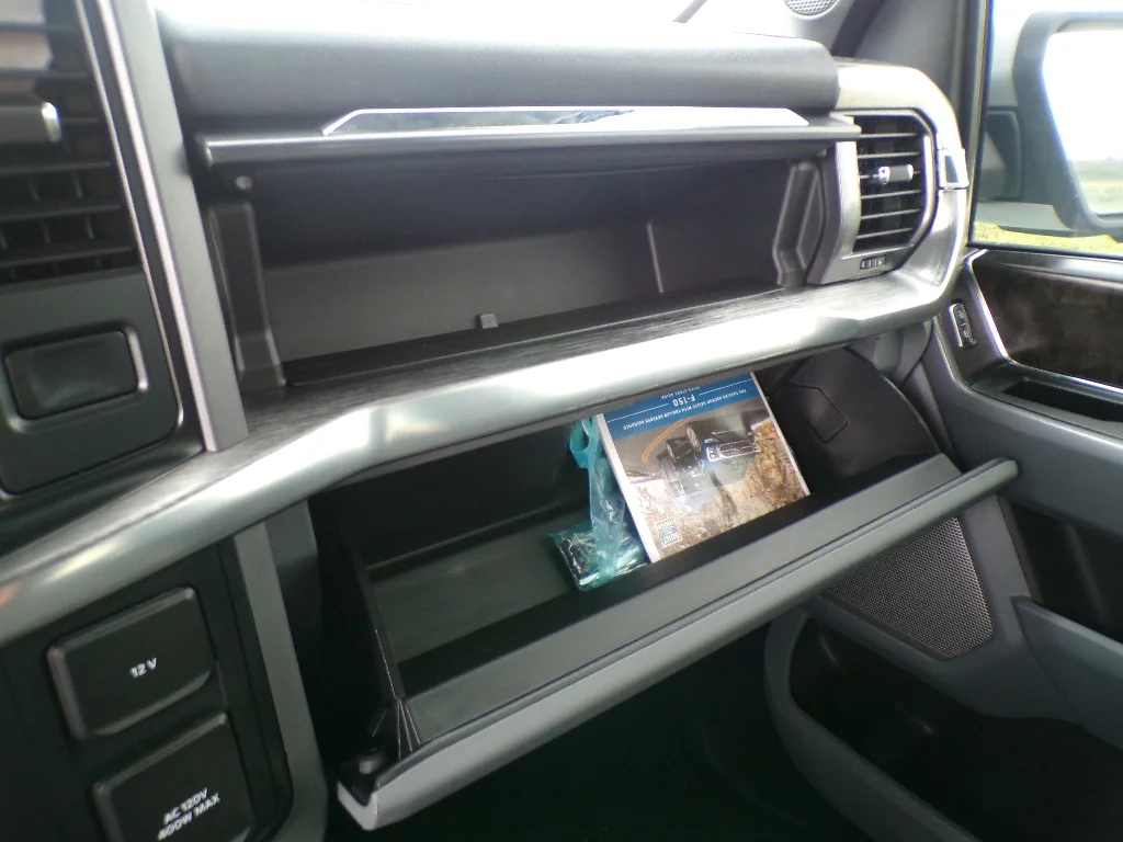 Used 2021 Space White Metallic Ford LARIAT image 27