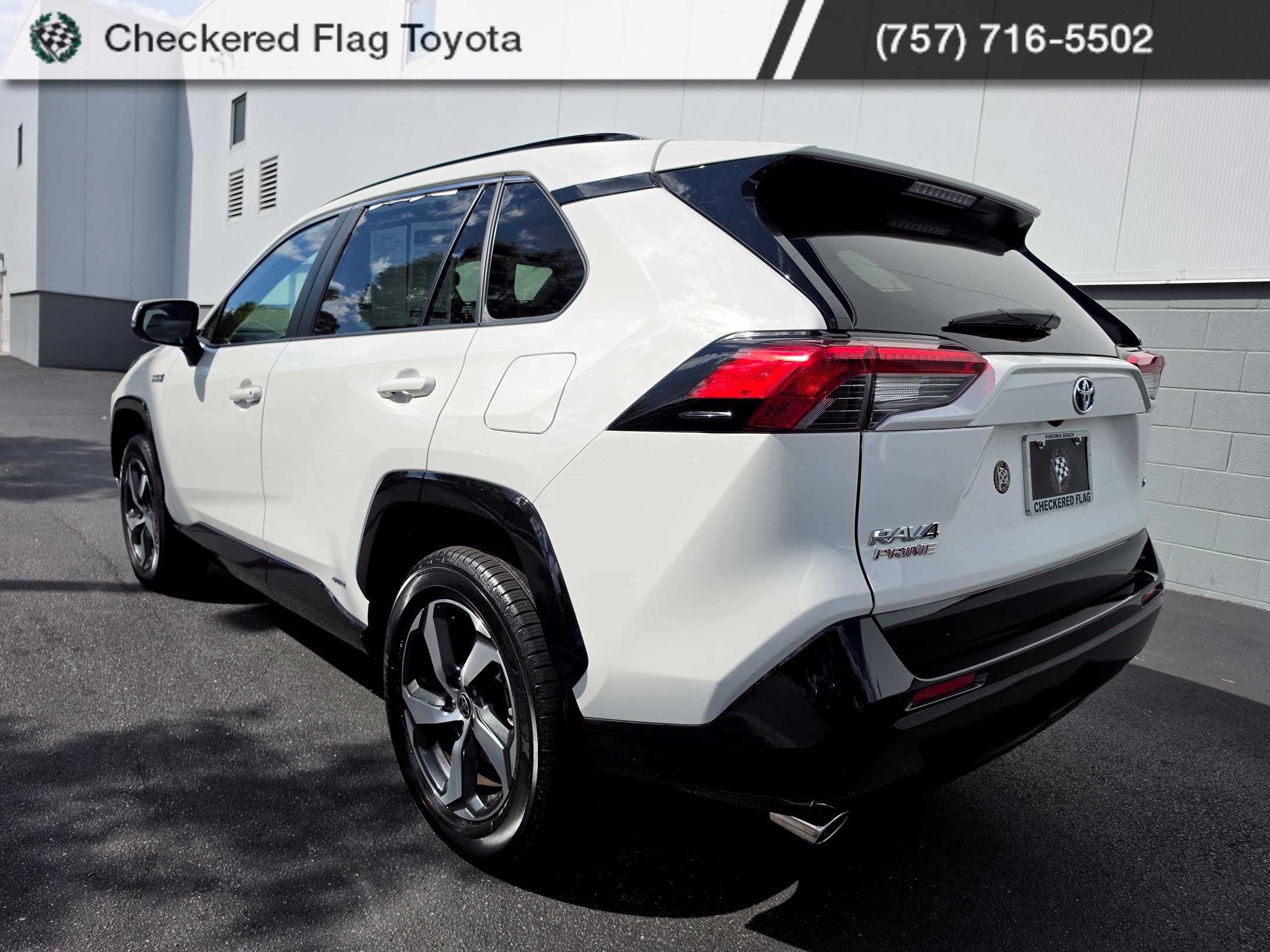 Used 2024 Ice Cap Toyota SE image 3